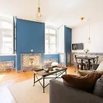 Jp39 - Baixa 18th Century Tiles With 2 Bdr!