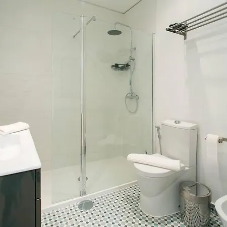 Jp39 - Baixa 18th Century Tiles With 2 Bdr!